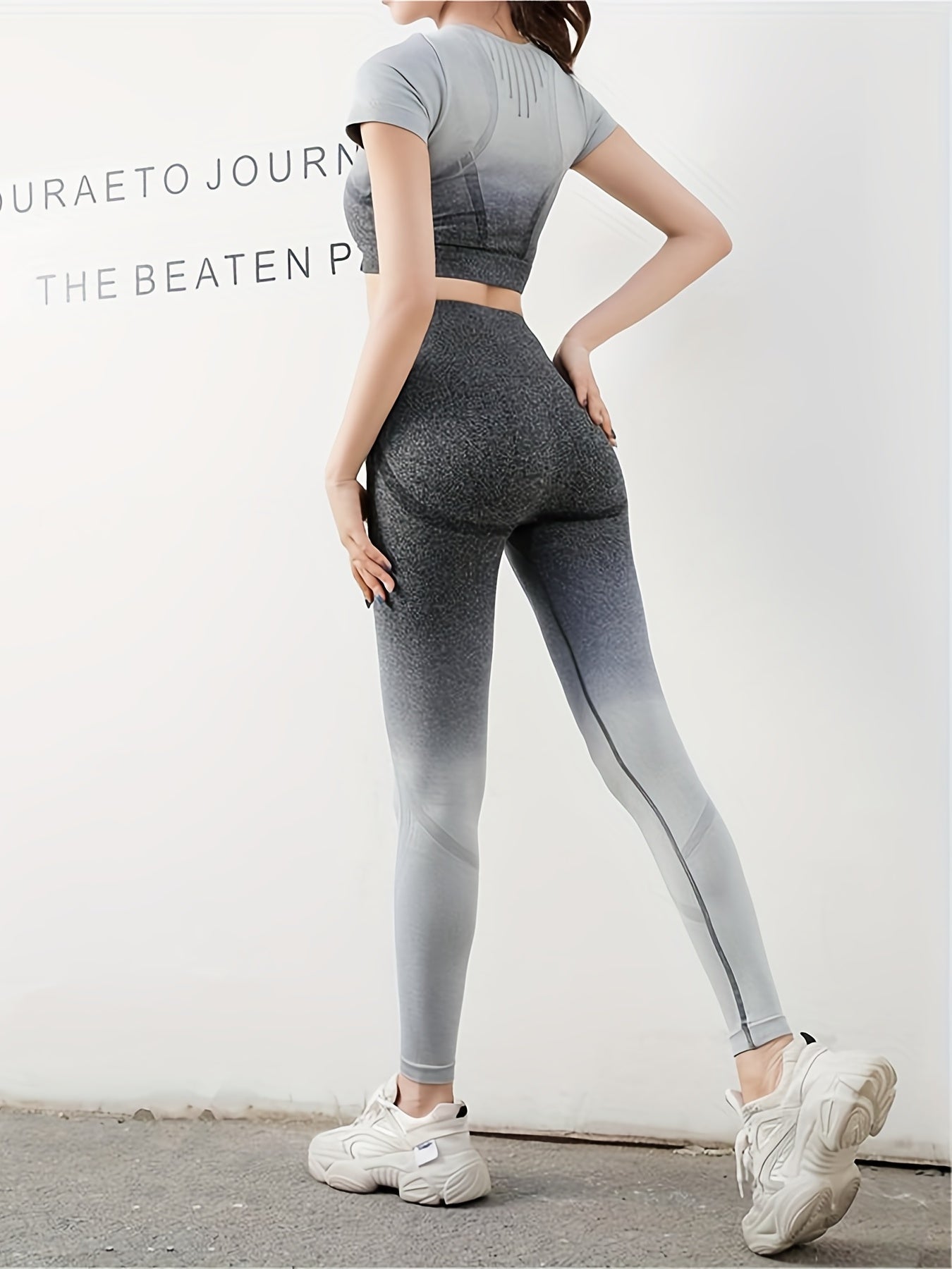 Gradient Yoga Set: Crop Top & High-Waist Leggings